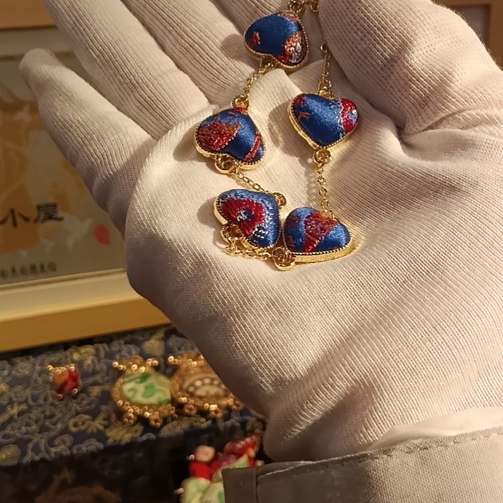 织绣和平小屋非遗蜀锦爱心宝蓝色