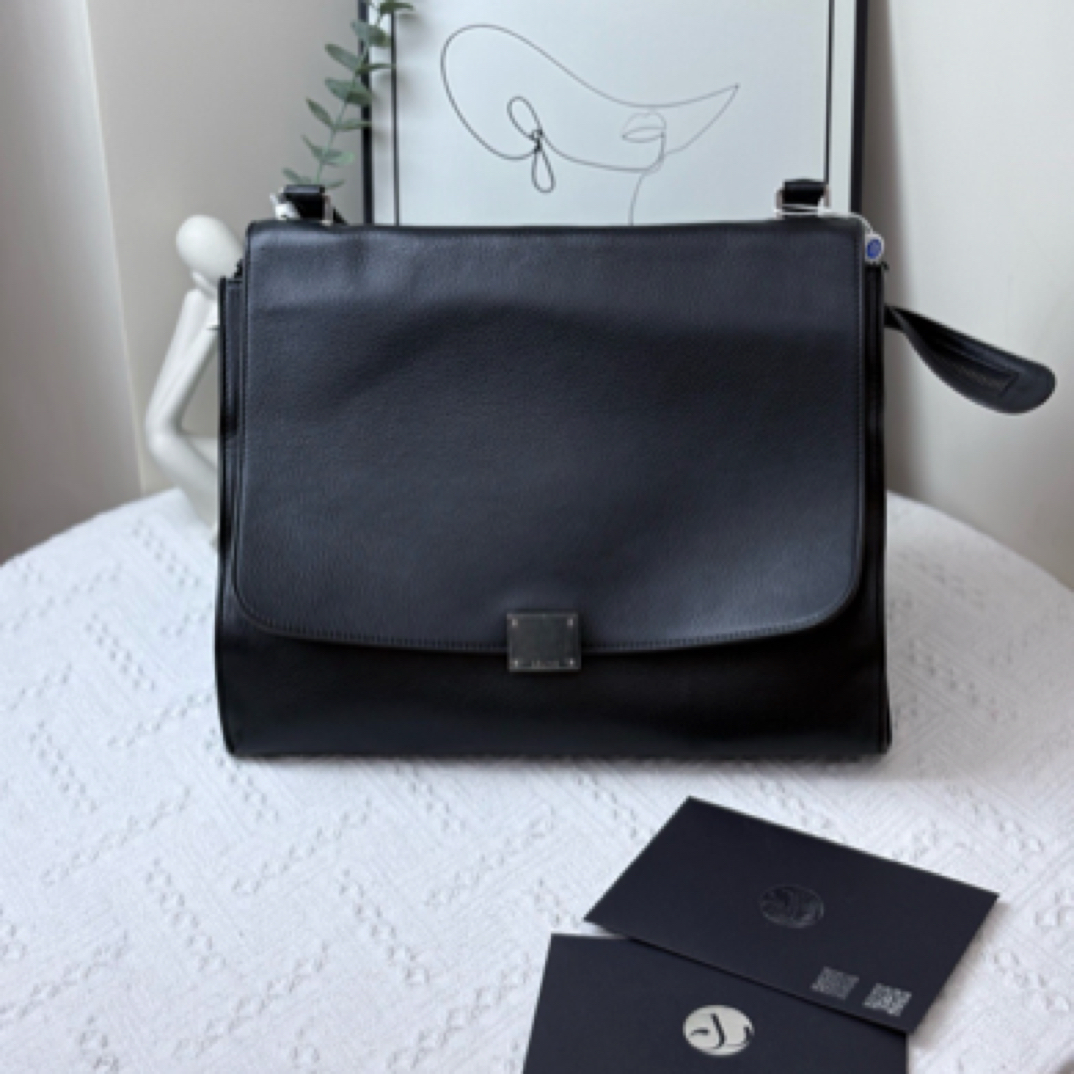95新 Celine/思琳 秋千包 黑 /JW4760