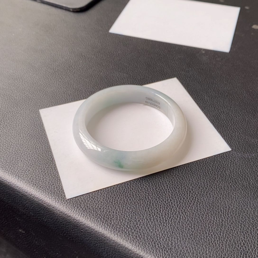 翡翠手镯未镶嵌天然翡翠手镯