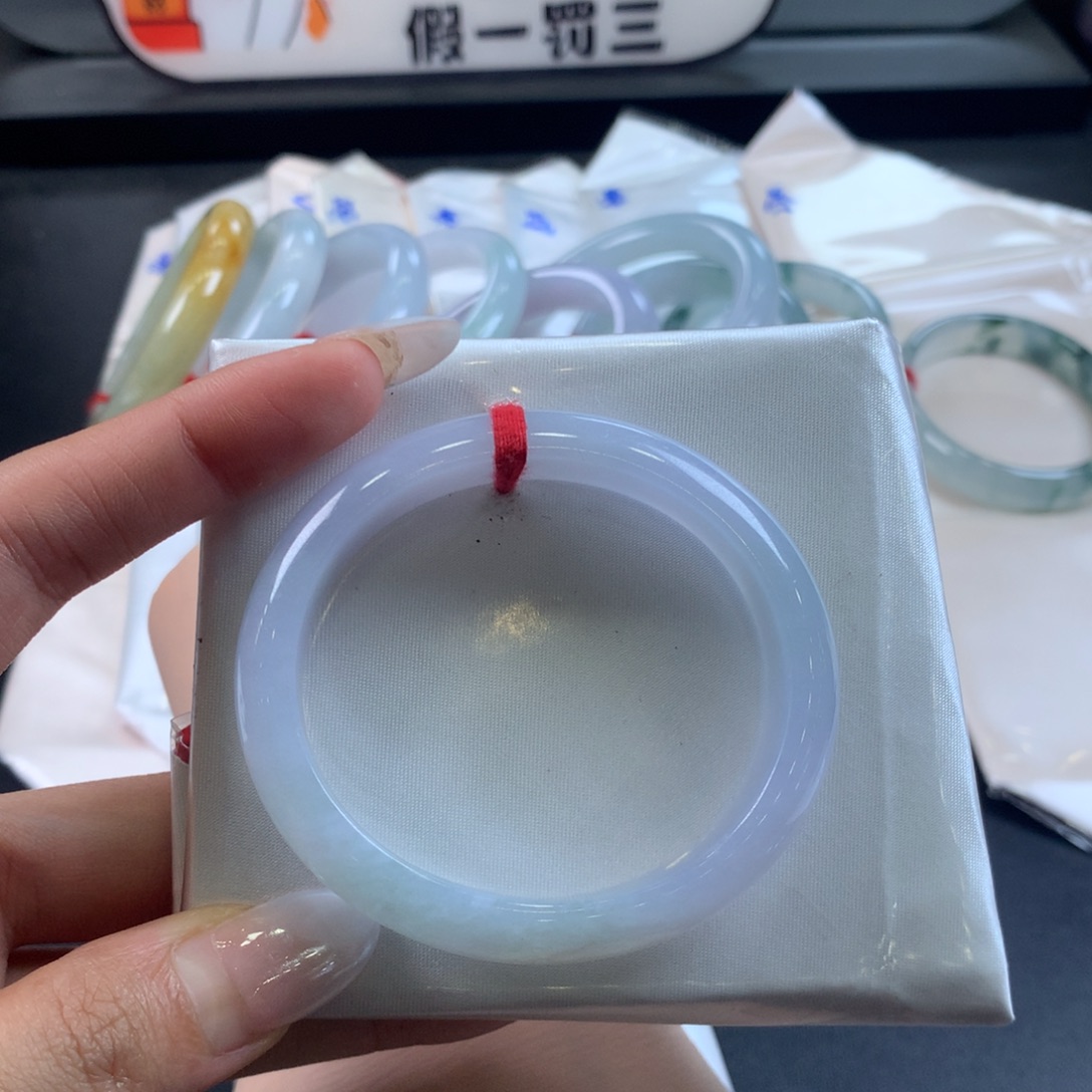 翡翠未镶嵌手镯52贵妃
