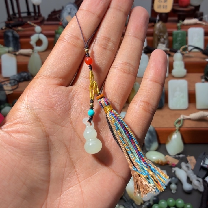 *****和田玉未镶嵌颈饰