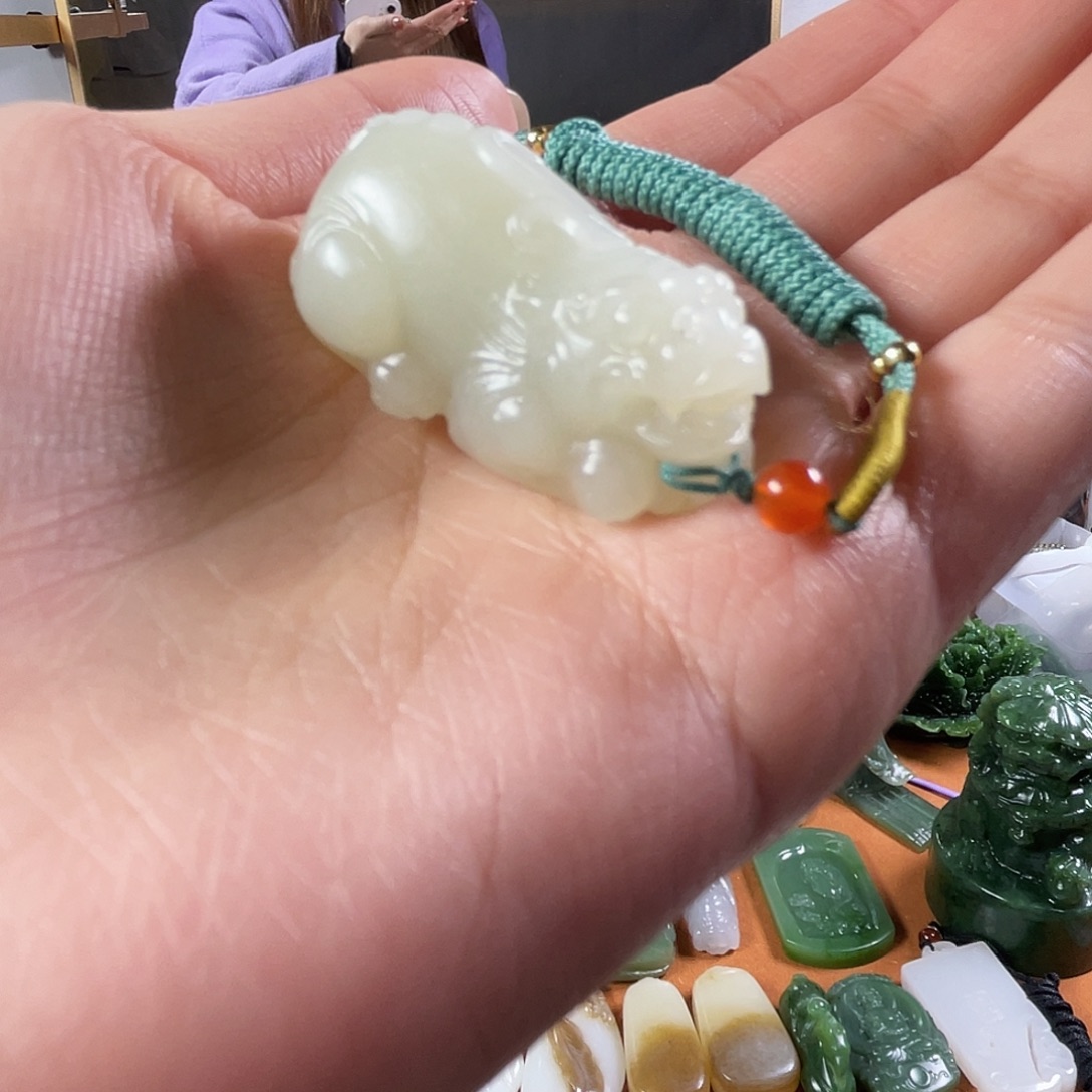 娄***哥和田玉未镶嵌挂件