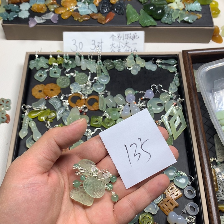 芊***凉蛇纹石玉合金耳钉
