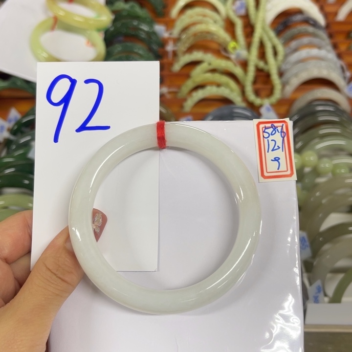 哆***咪和田玉未镶嵌手镯