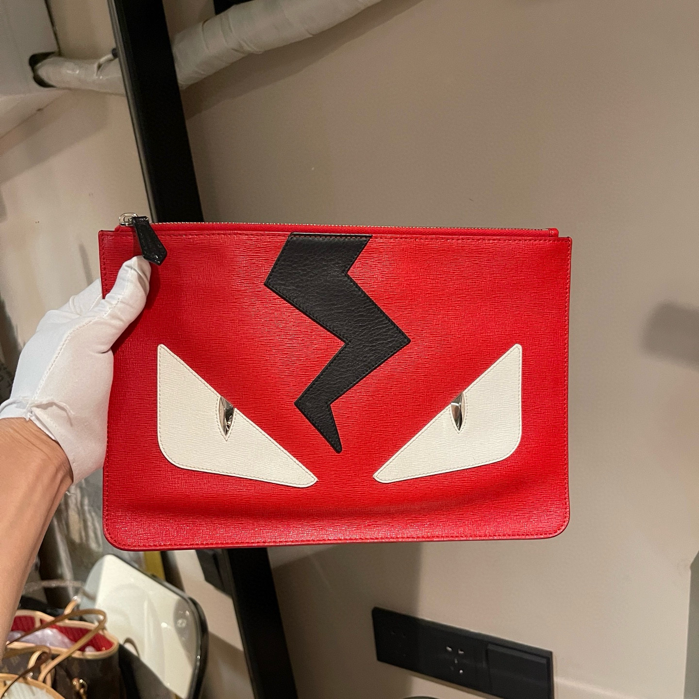 95新 FENDI/芬迪 小恶魔手拿包，可改成单肩斜挎使用，现好价