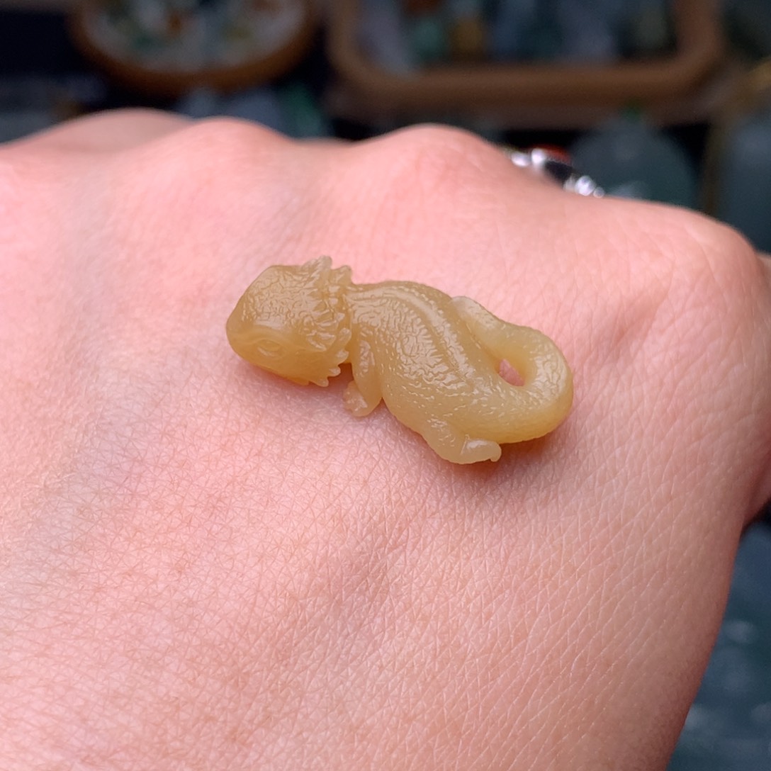 定制翡翠未镶嵌蜥蜴