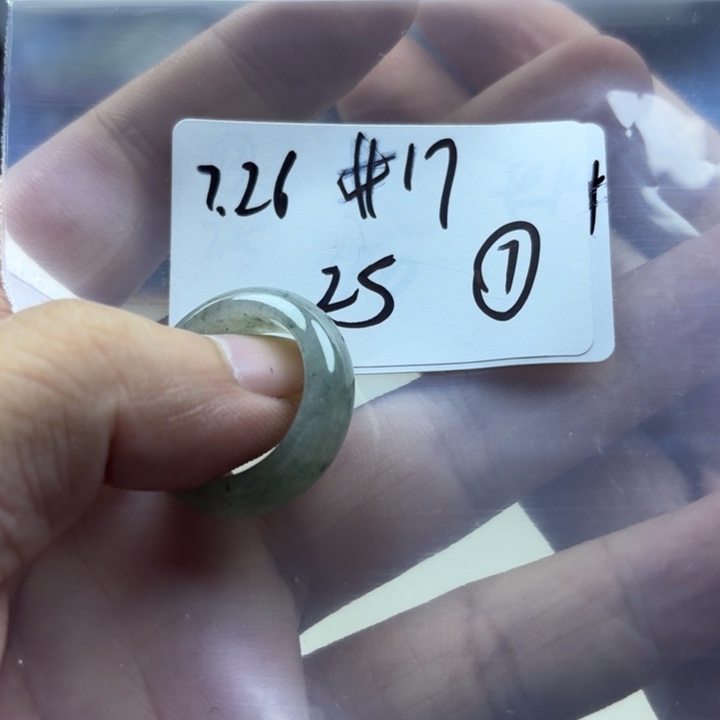 翡翠未镶嵌颈饰戒指