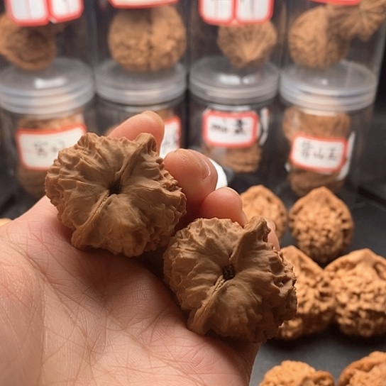 文玩核桃把件鱼鳞马蹄