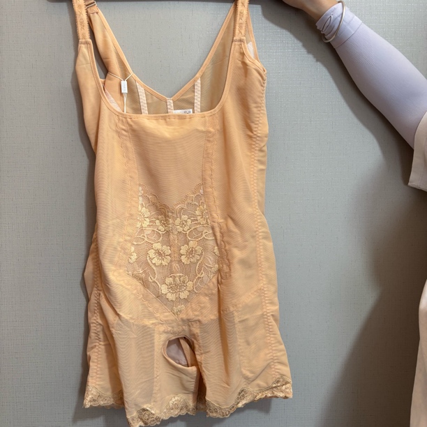 绯格贝ti齐腿开裆连体塑身衣