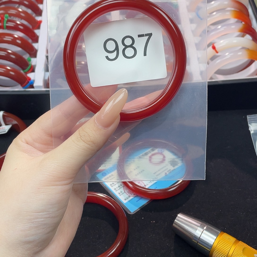 悠***香玛瑙/玉髓未镶嵌手镯61-C987