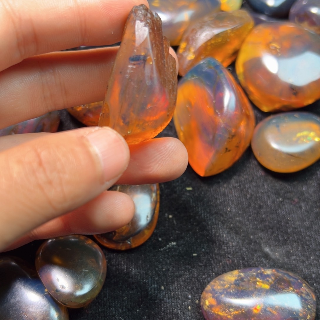 琥珀裸石未镶嵌丹*吊坠