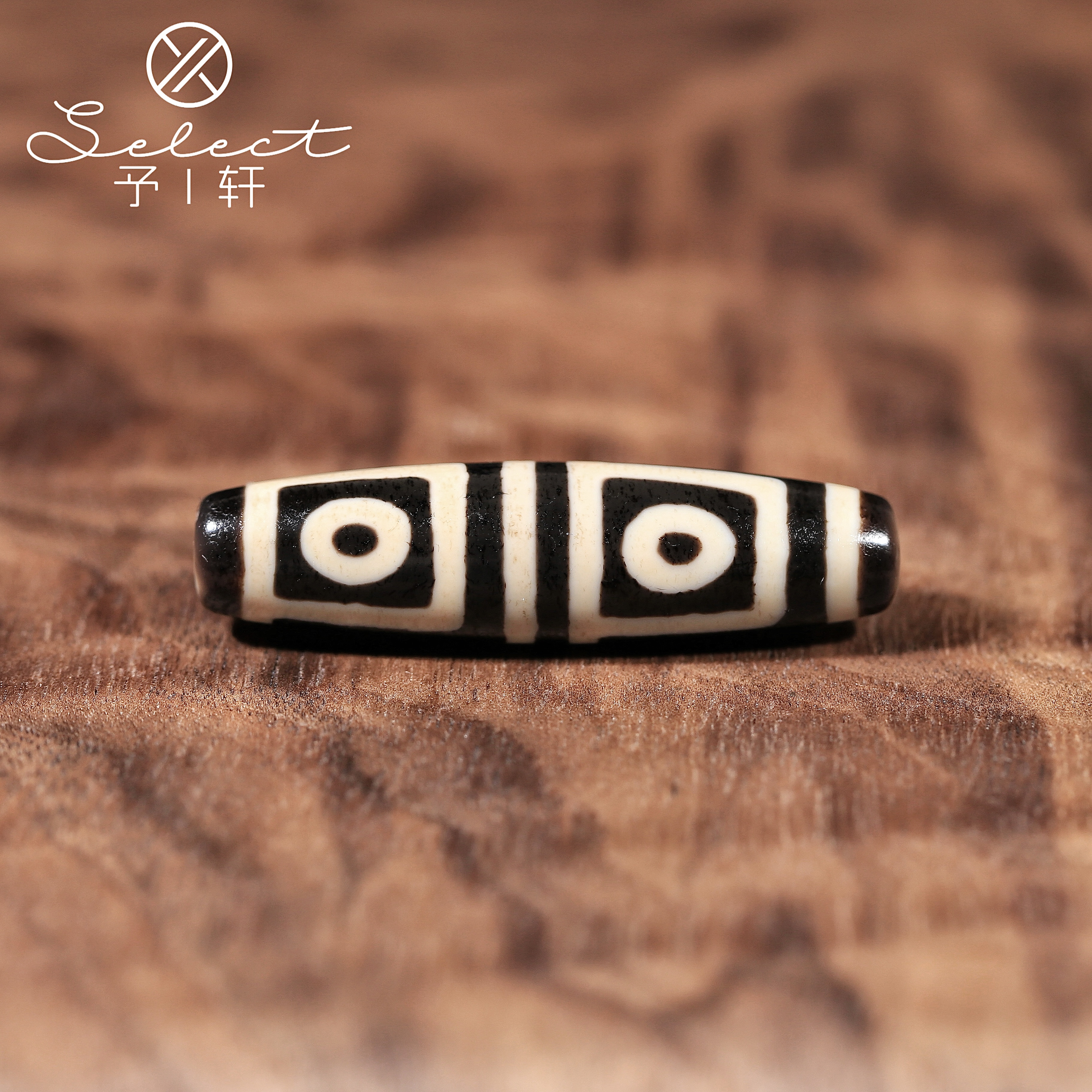 予轩出品；聚缘早期博古纯手工满钙化地门四眼51*13.5mm天珠吊坠