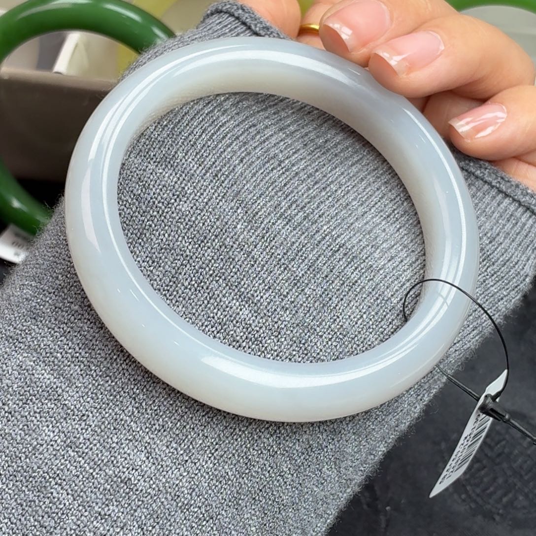 和田玉未镶嵌手镯芋泥紫15号！