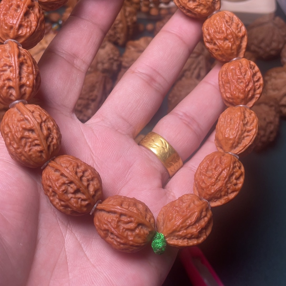 文玩核桃吊坠一**烟一条