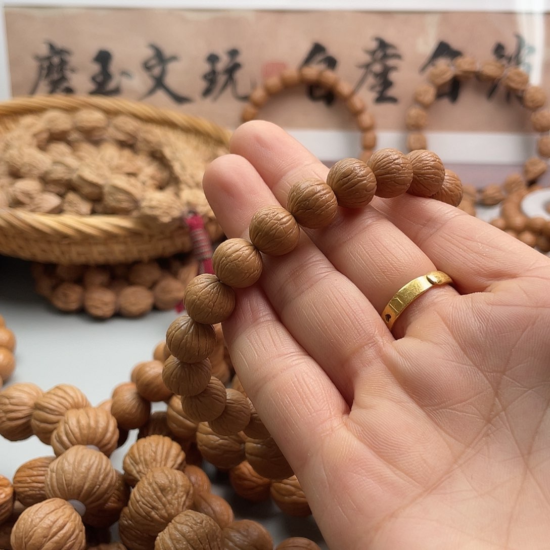 核桃长****师老树猴头手串丰羽