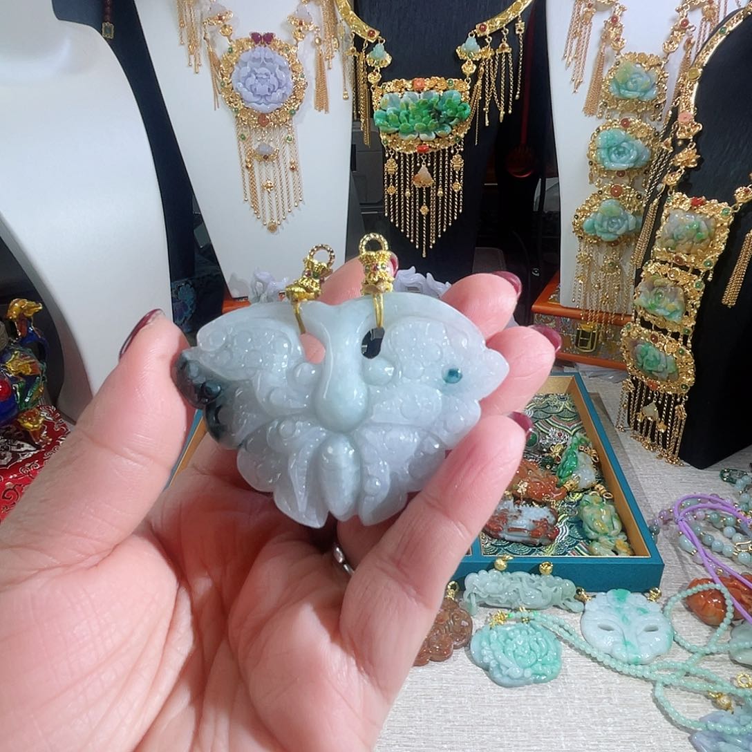 翡翠颈饰未镶嵌翡翠老料蝴蝶