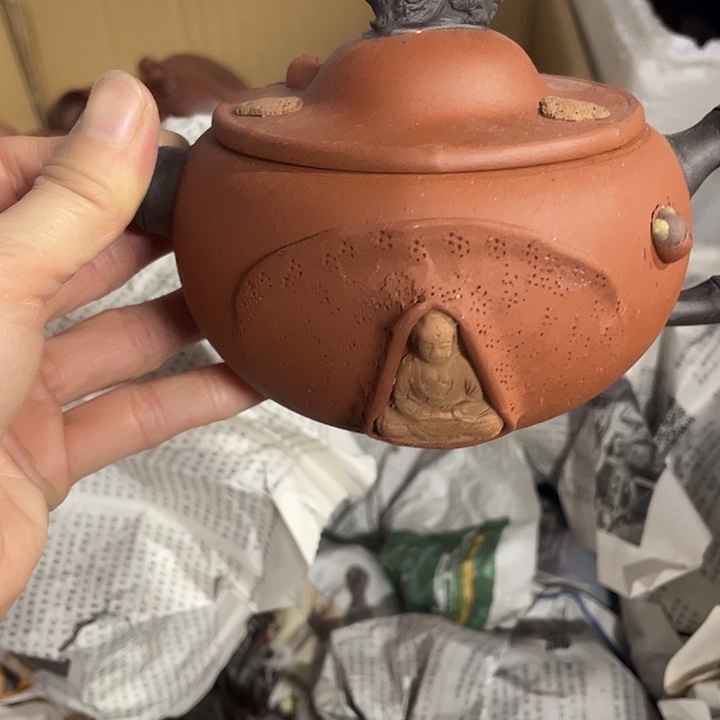 茶壶紫砂矿泥料手工制作的一把紫砂壶。