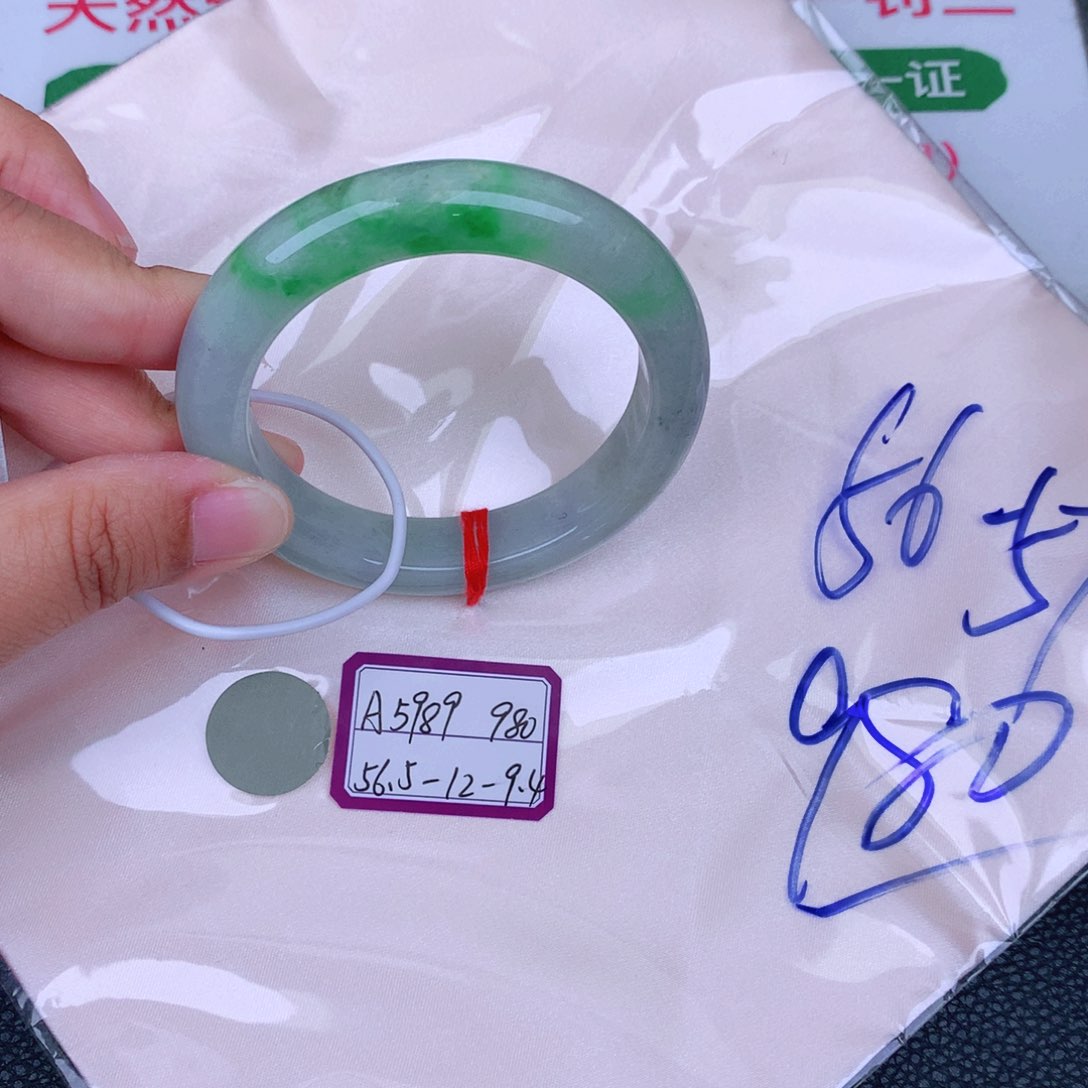 翡翠手镯未镶嵌缅甸翡翠