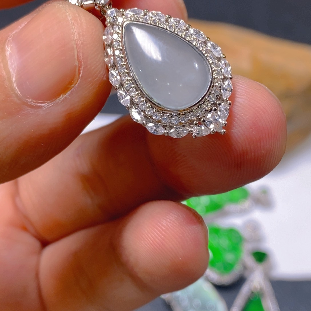 翡翠18K金镶嵌吊坠(不含链)