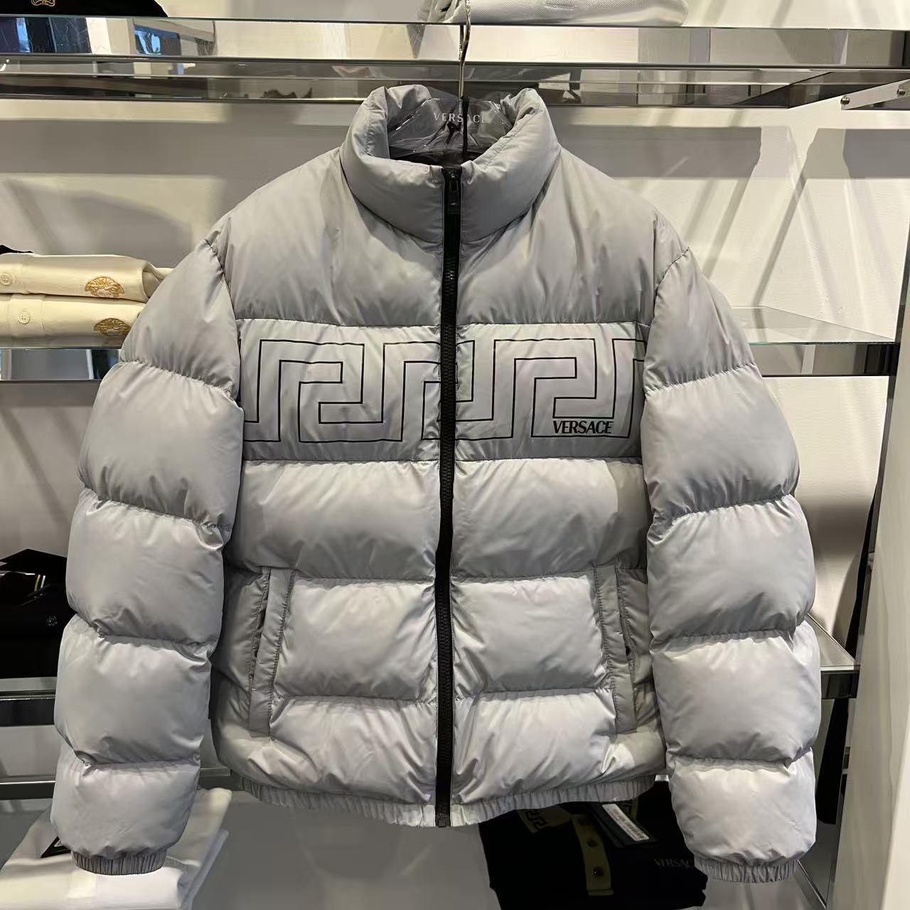 未使用 VERSACE/范思哲 范思哲男士新款时尚灰色回形纹羽绒服
