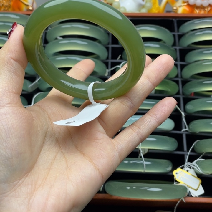 N***u岫玉未镶嵌手镯岫玉