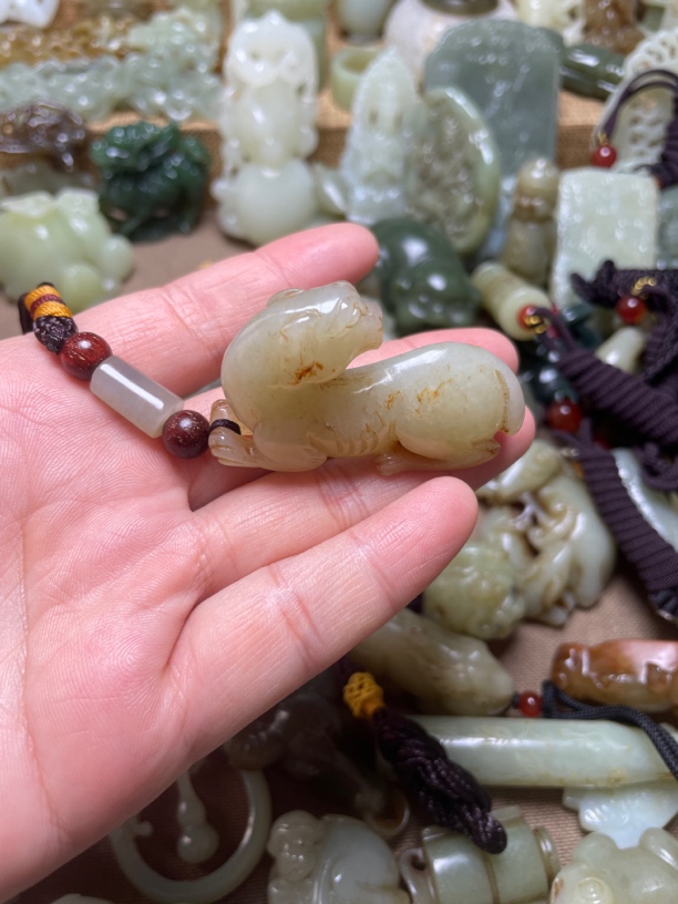 和田玉材质的小狗