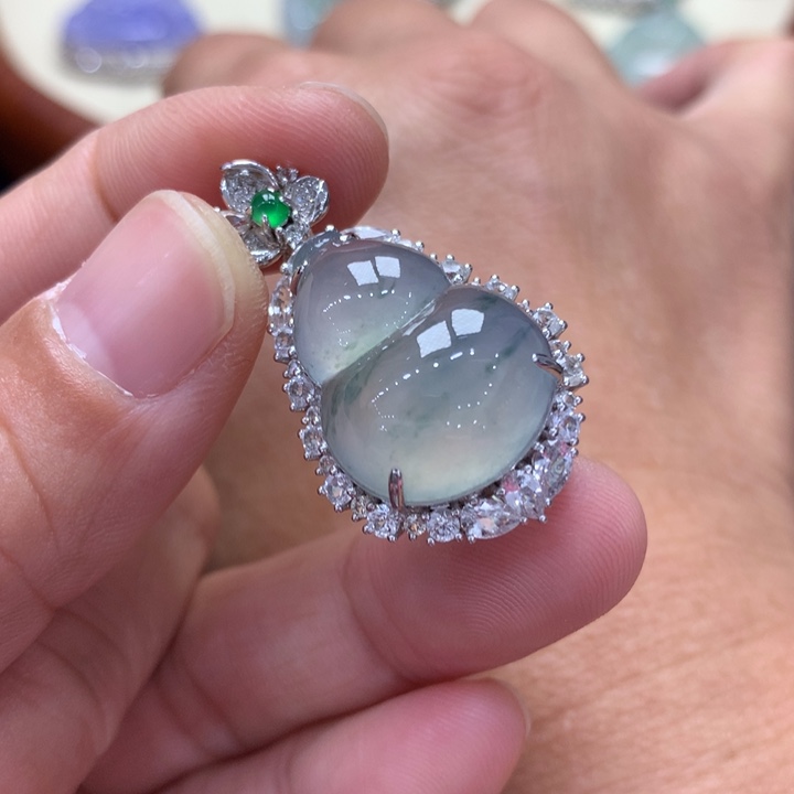 翡翠吊坠(不含链)18K金镶嵌