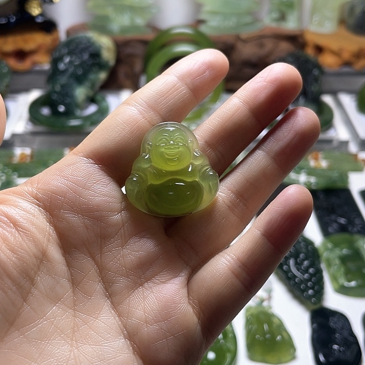 蛇纹石玉颈饰未镶嵌