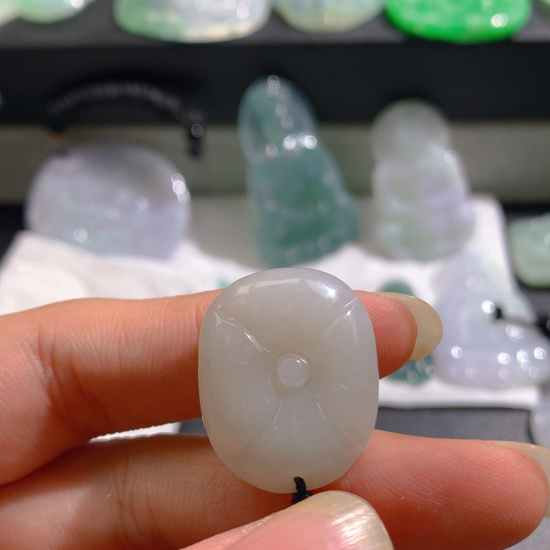 翡翠未镶嵌颈饰我