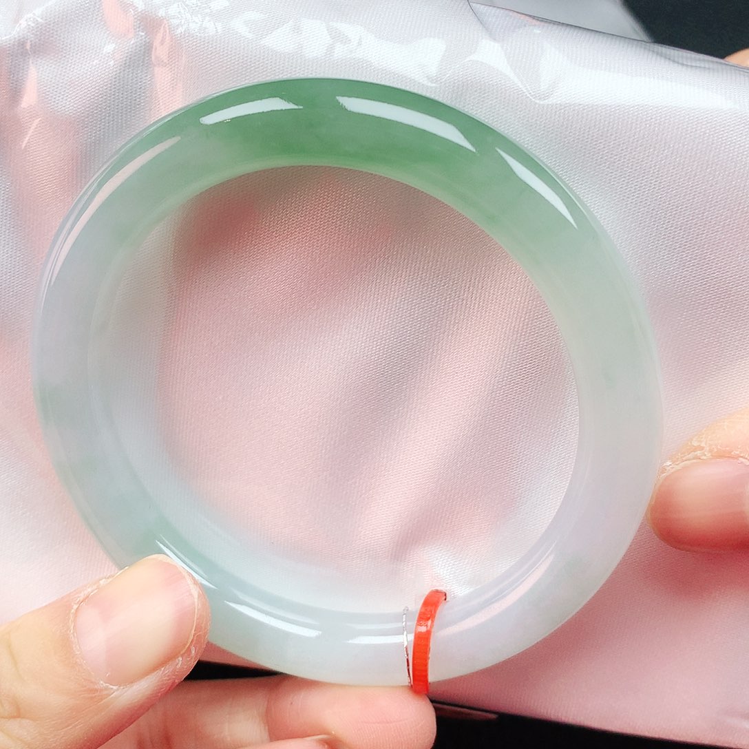 翡翠手镯未镶嵌54圈