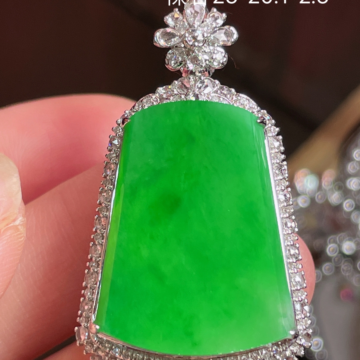 18k金镶嵌天然缅甸翡翠A货高冰冰种正阳绿辣无事牌吊坠