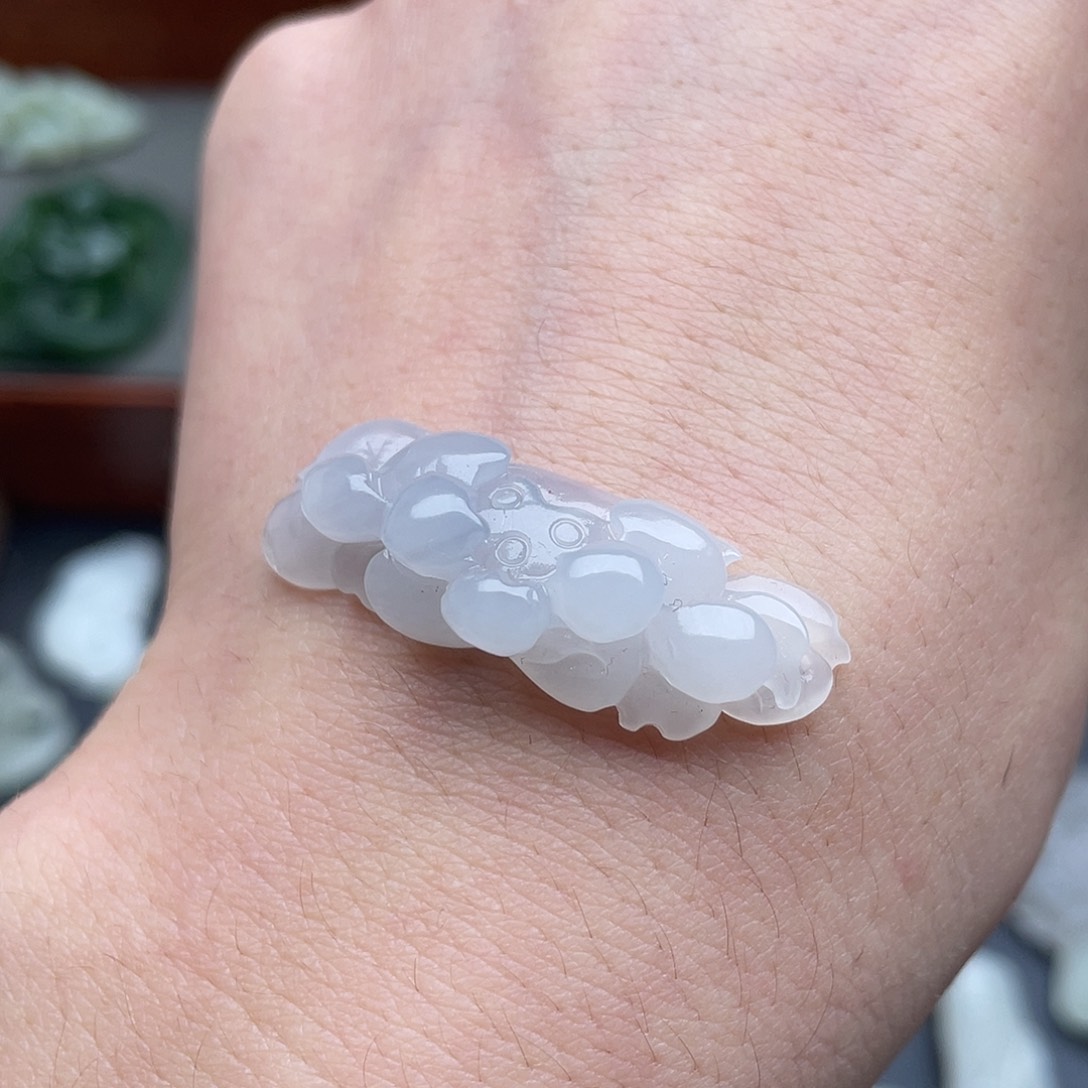 夏***双和田玉未镶嵌颈饰莲花手牌