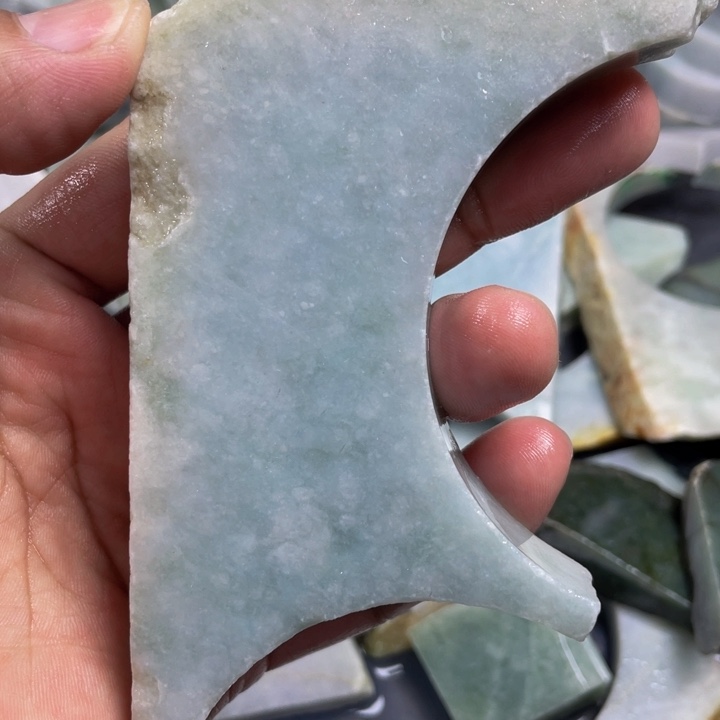 翡翠颈饰未镶嵌天然翡翠边角料