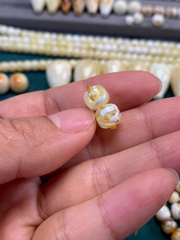 天然原矿蜜蜡同料金白妖花老型8*7mm