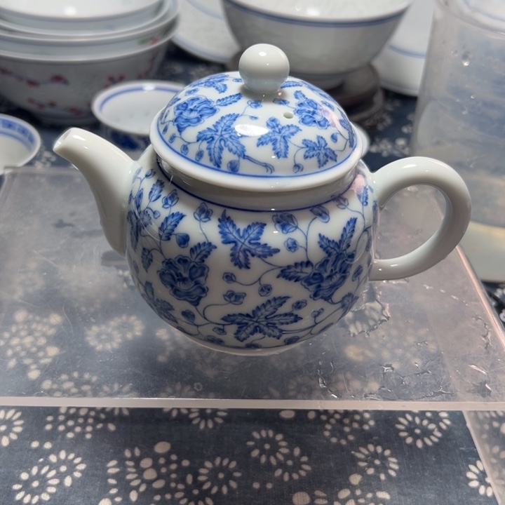 陶瓷青花小茶壶300毫升