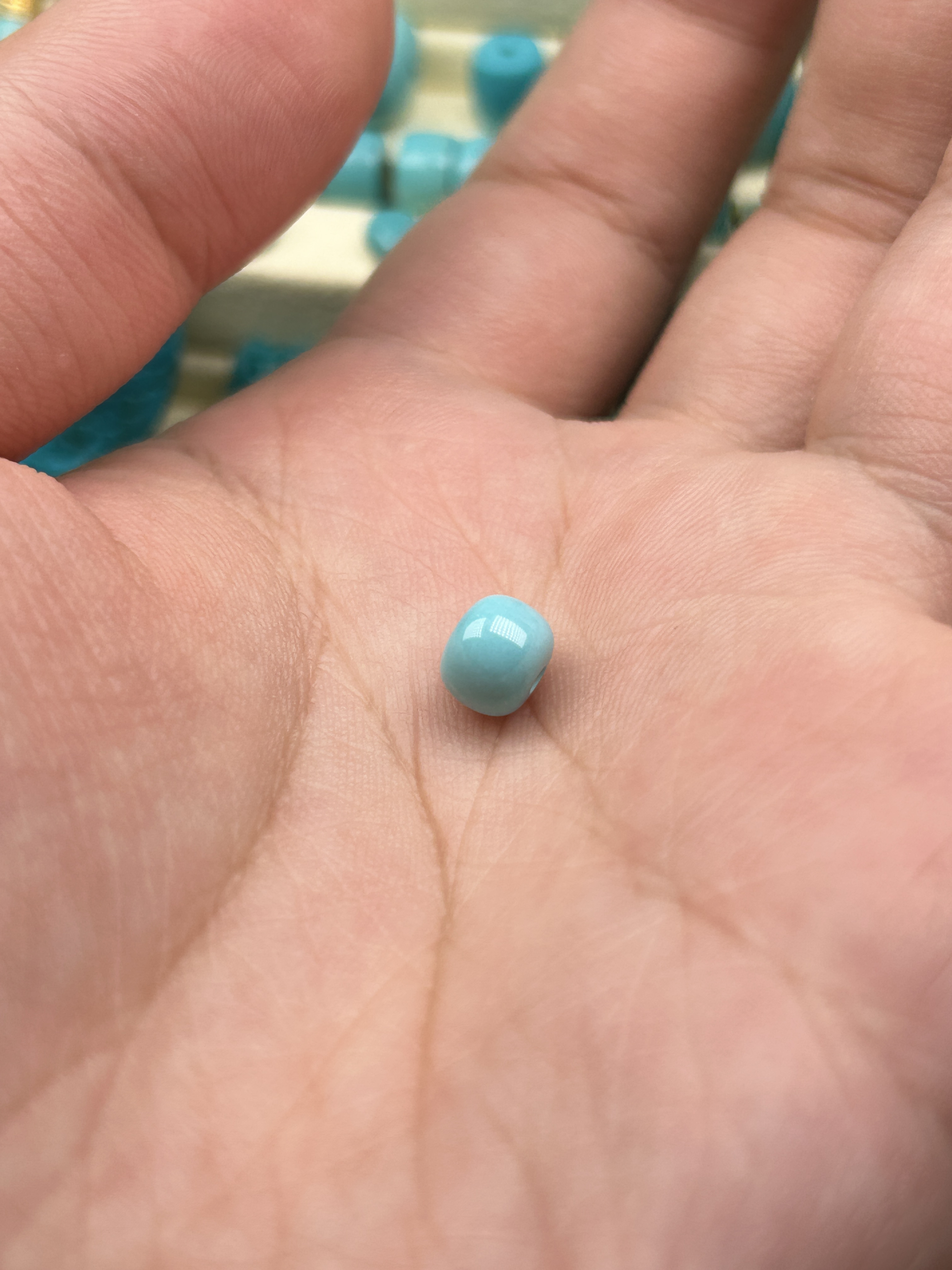 原矿高瓷绿松石老型。  尺寸7*5.6。  