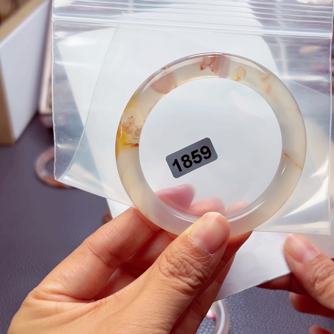 手镯玛瑙/玉髓未镶嵌歪*?