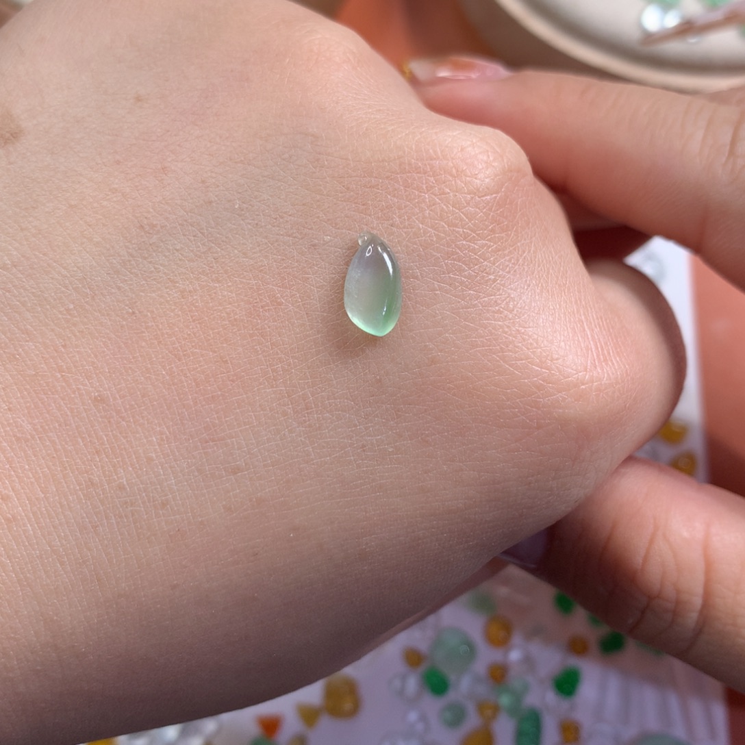 翡翠未镶嵌颈饰福瓜