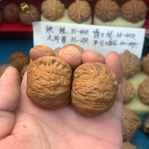 把件文玩核桃在*跑42尺铁锤