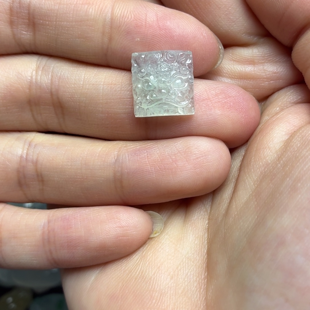 翡翠未镶嵌颈饰兽头