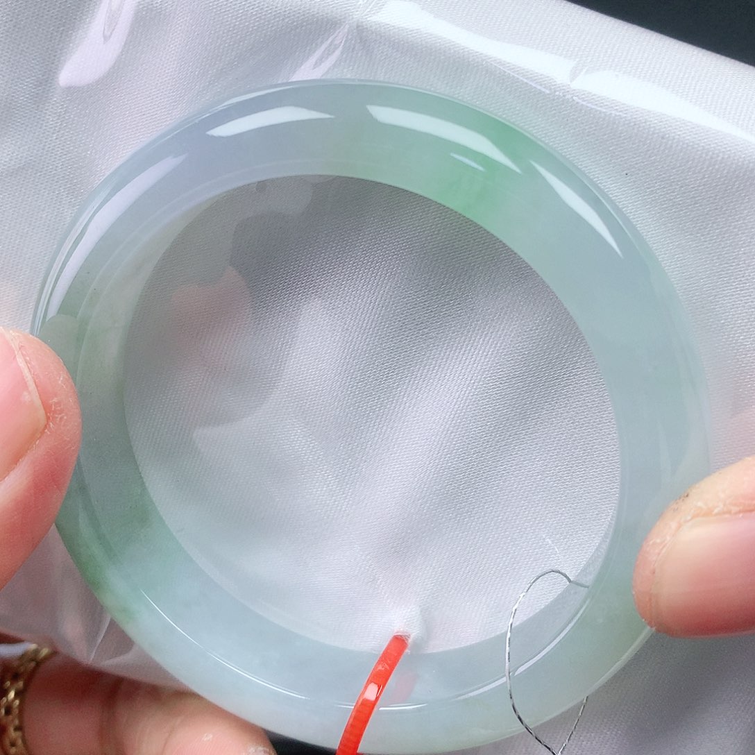 翡翠手镯未镶嵌52圈