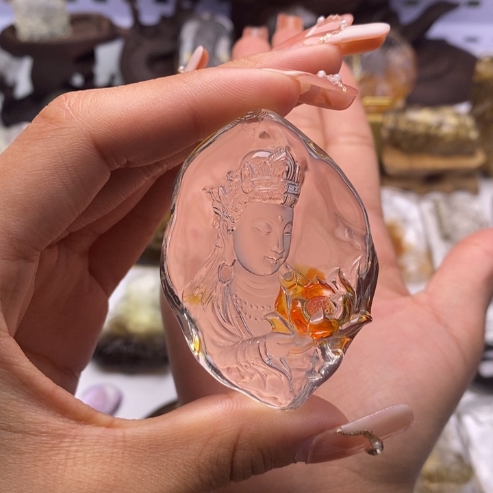 未镶嵌颈饰水晶名*