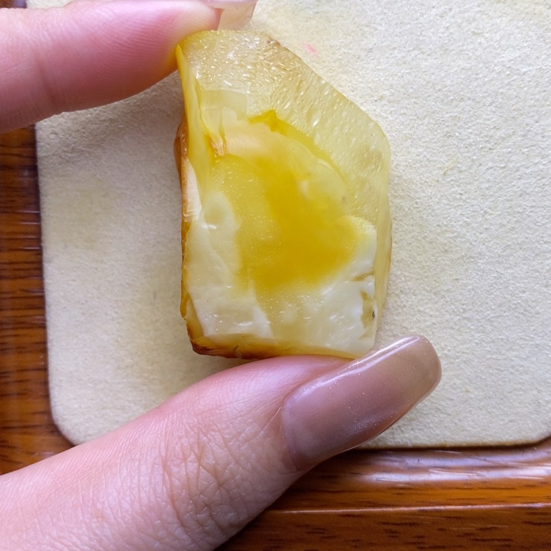 未镶嵌定制蜜蜡萤**?陈