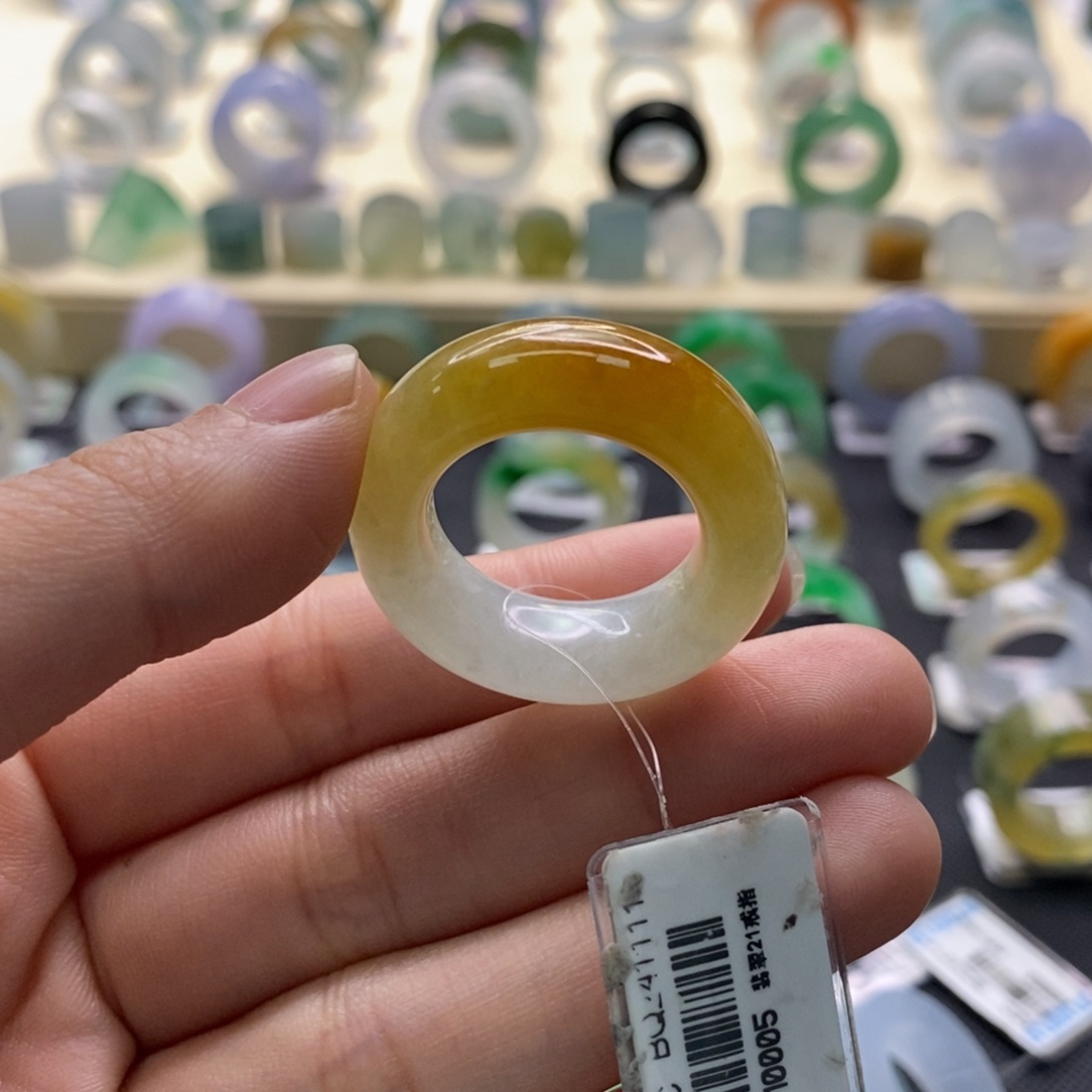 翡翠戒指未镶嵌杨*生戒指