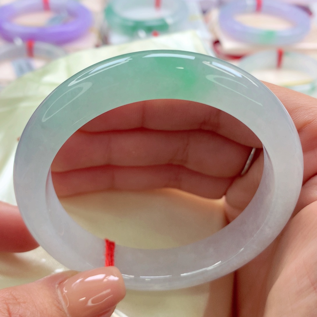 翡翠手镯未镶嵌师妹