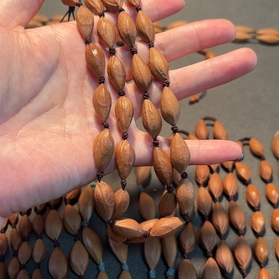 盛***哥0.9小金瓜子脖挂款