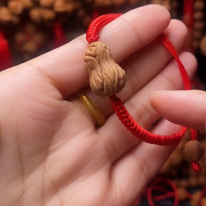 木质类龙纹桃枭挂件