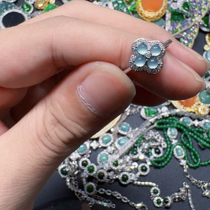 翡翠未镶嵌颈饰天然A货翡翠放漏