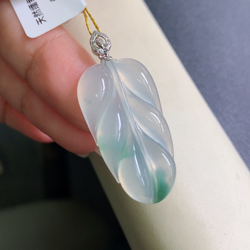【闪购商品】翡翠颈饰18K金镶嵌叶子