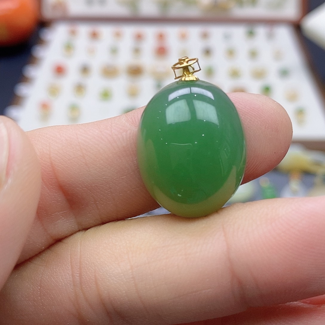 敷***衍和田玉18K金镶嵌吊坠(不含链)